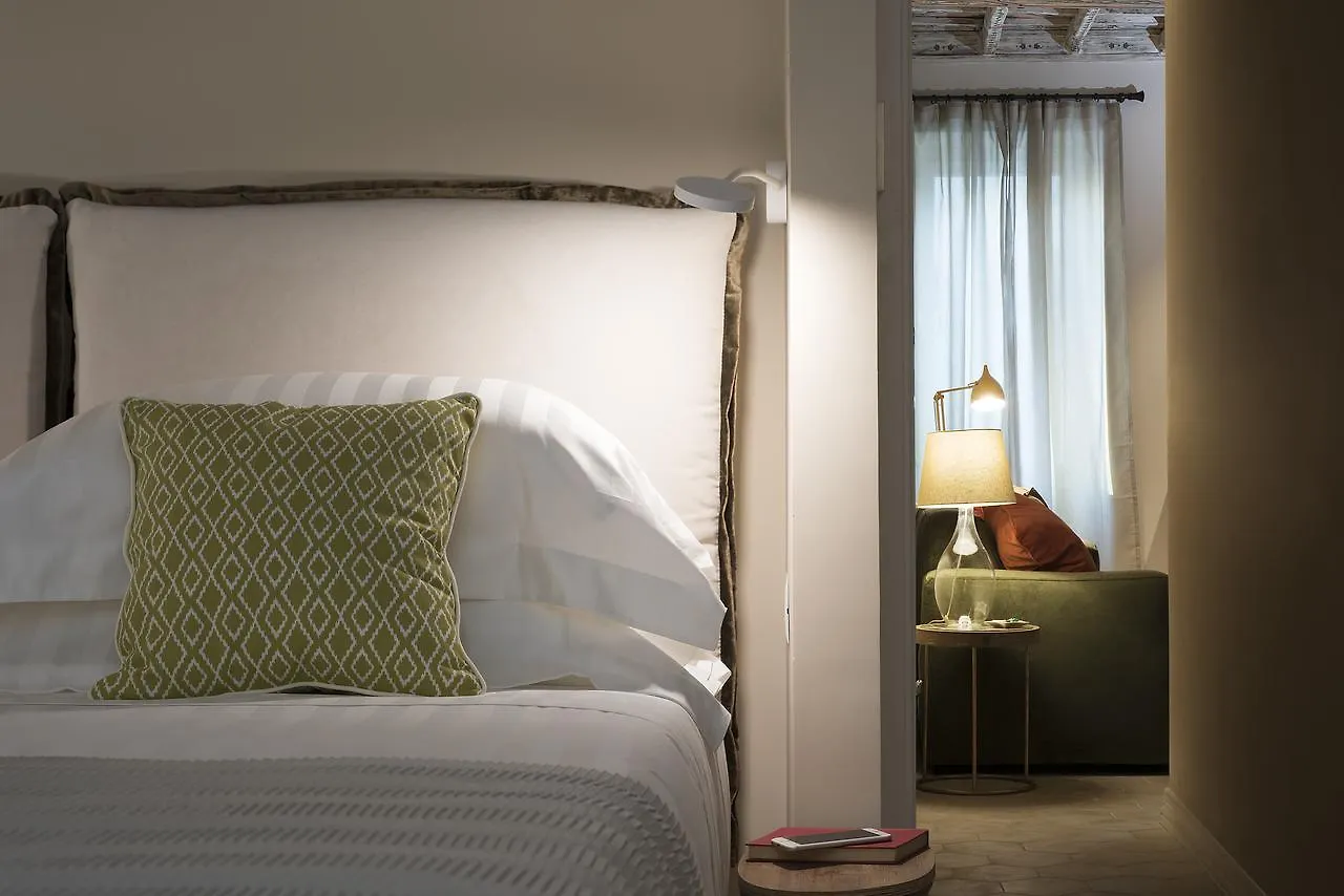 Hotel Palazzo Caruso Roma 4*,